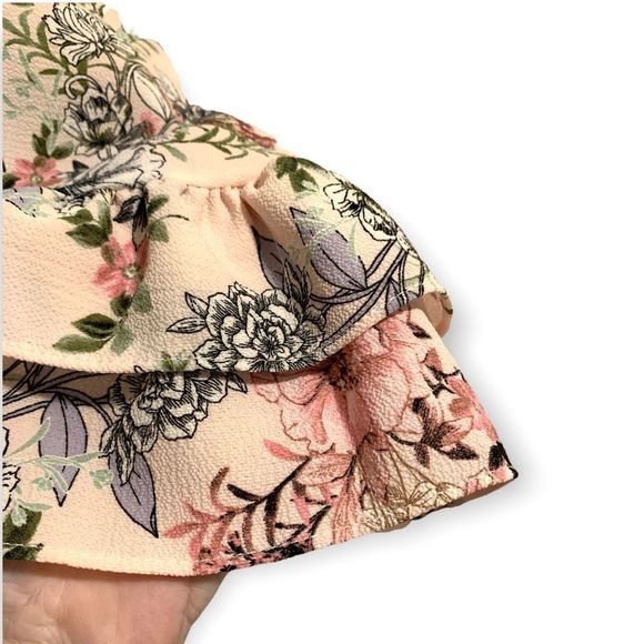 Urban Romantics Cutout Neckline Flutter Sleeved Cream Pink Top S (A-015) - Picture 5 of 6